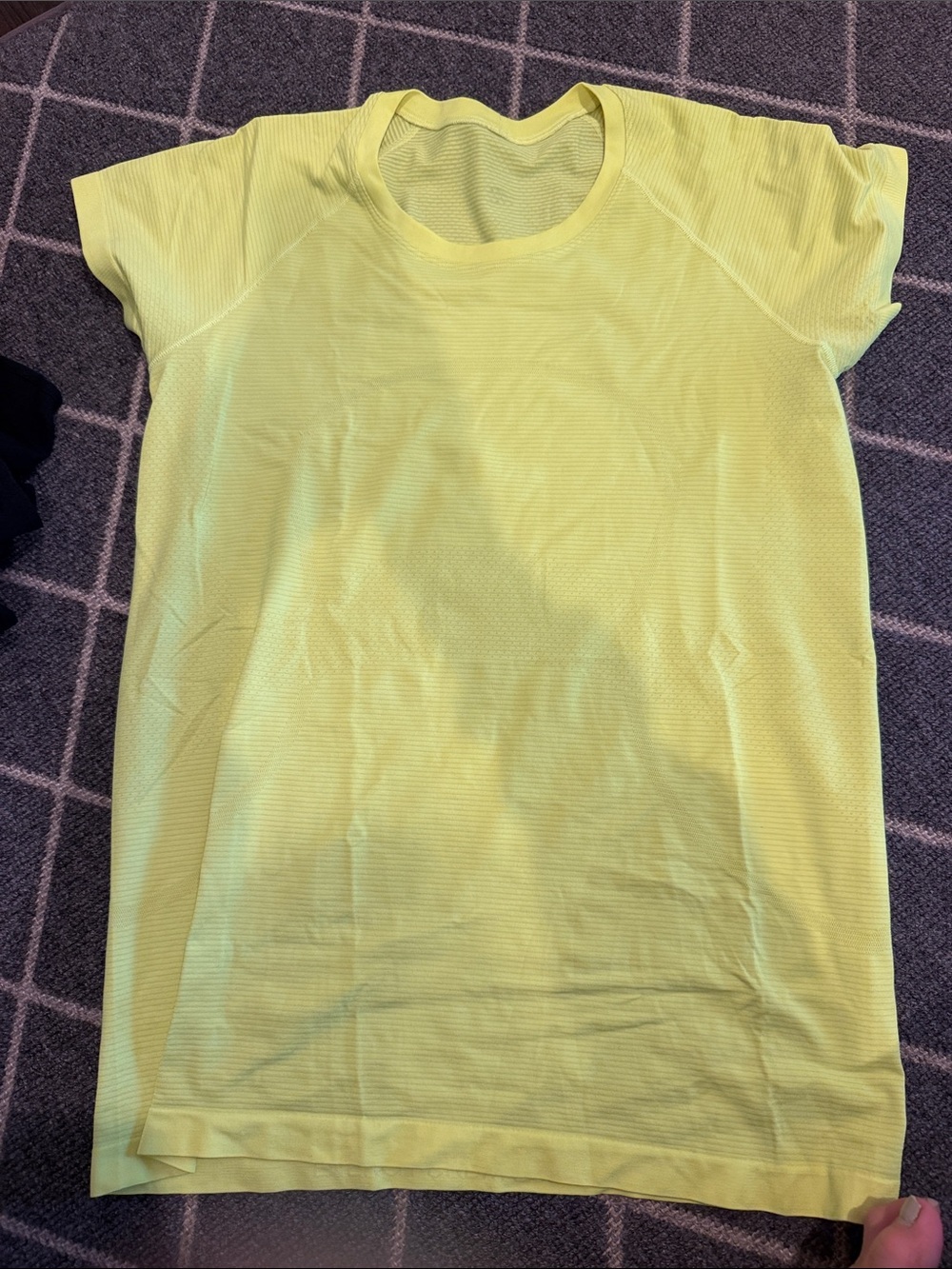 Women’s Lululemon never worn Swiftly tech Crewneck Tee - bright Yellow